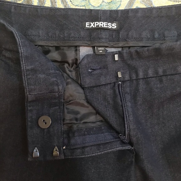 Express Shorts - Picture 3 of 5